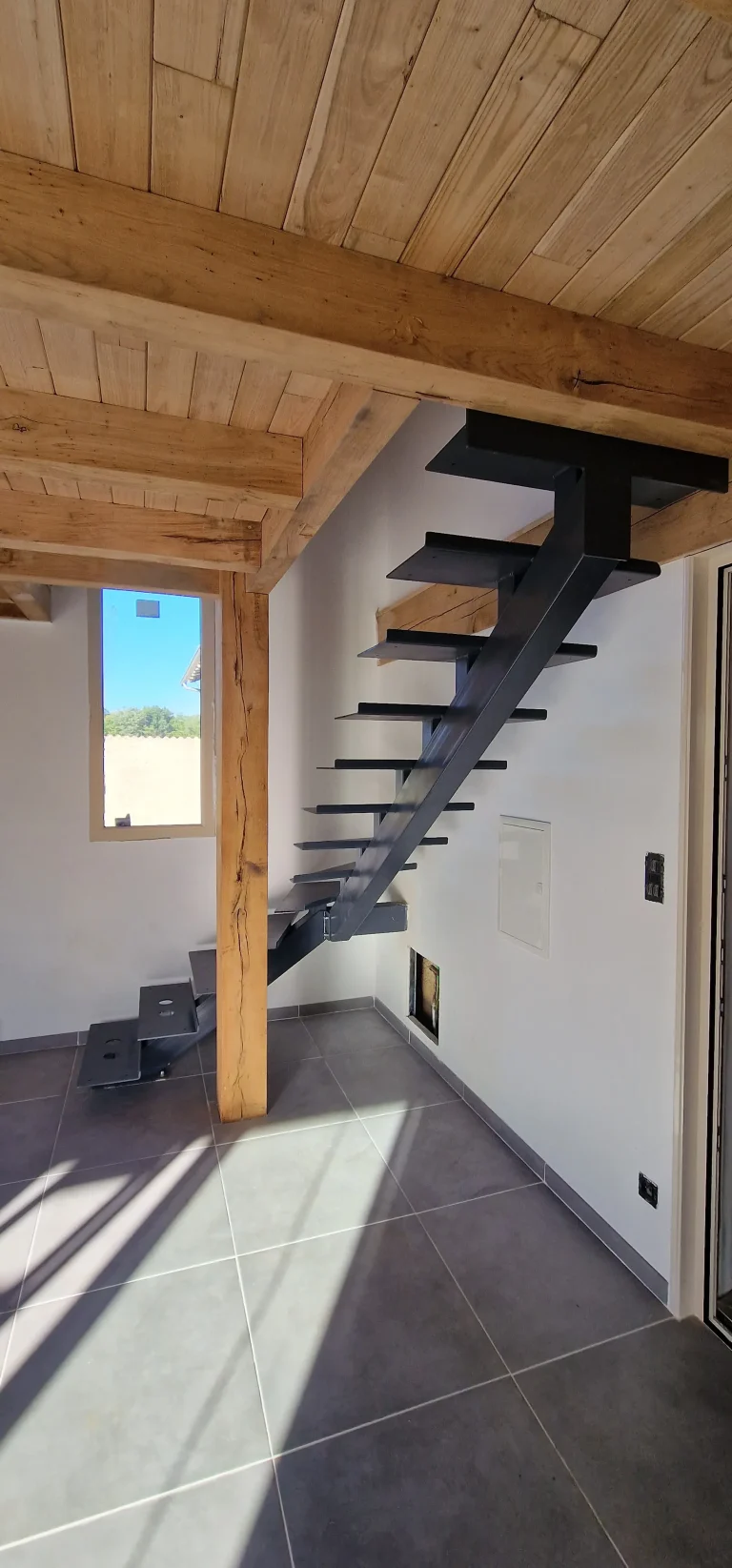 Spécialisée dans la réalisation de projets en ferronnerie d'art et métallurgie pour professionnels et particuliers.