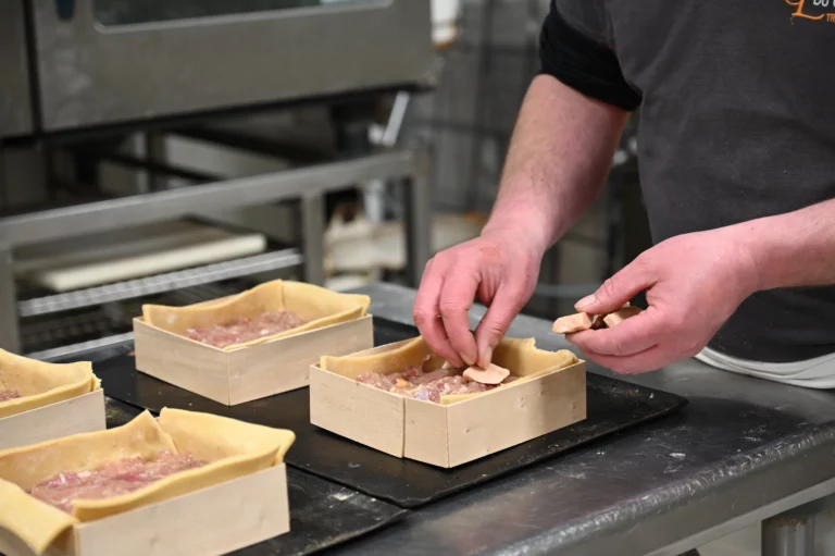 Lard du gout St pardoux la riviere pericrousty fabrication artisanale 768x511