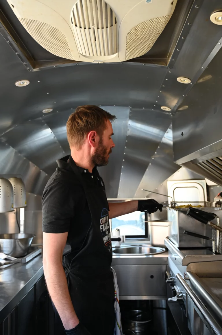 food truck bon comme un camion interieur 768x1154