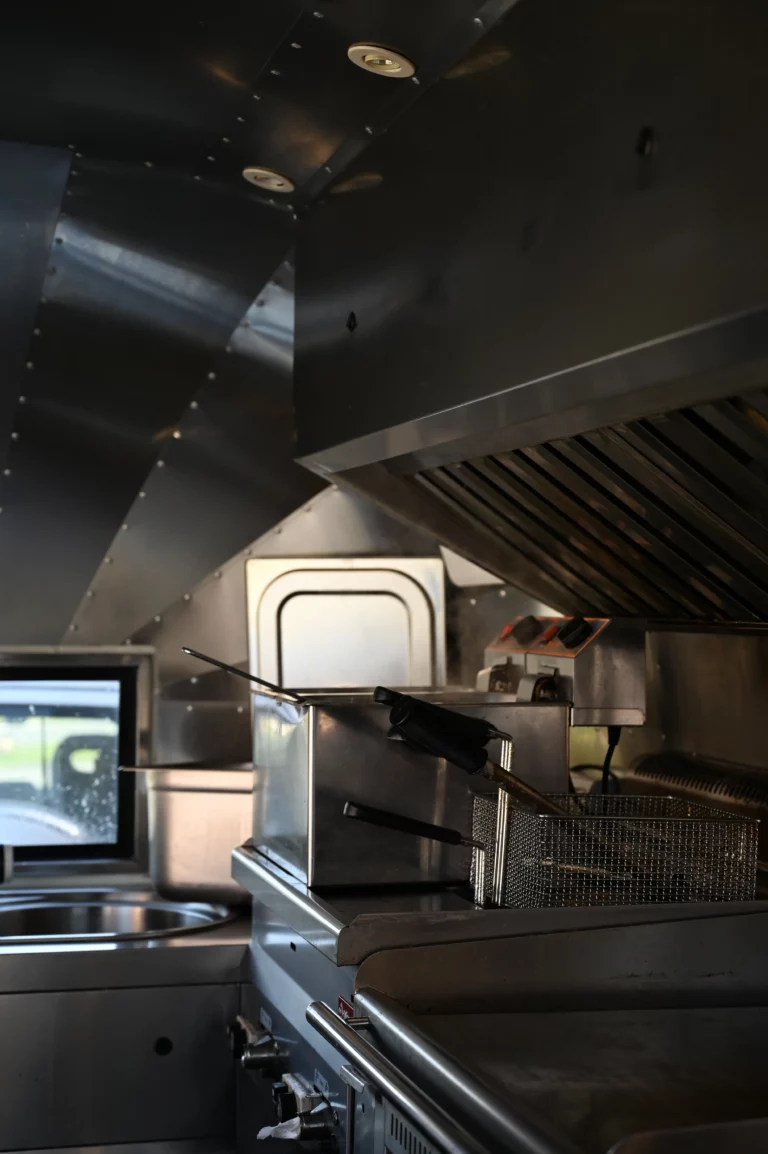 food truck bon comme un camion interieur1 768x1154