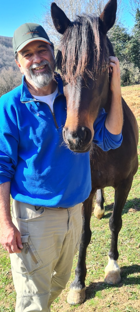 Claude lheureux danse avec lui jument