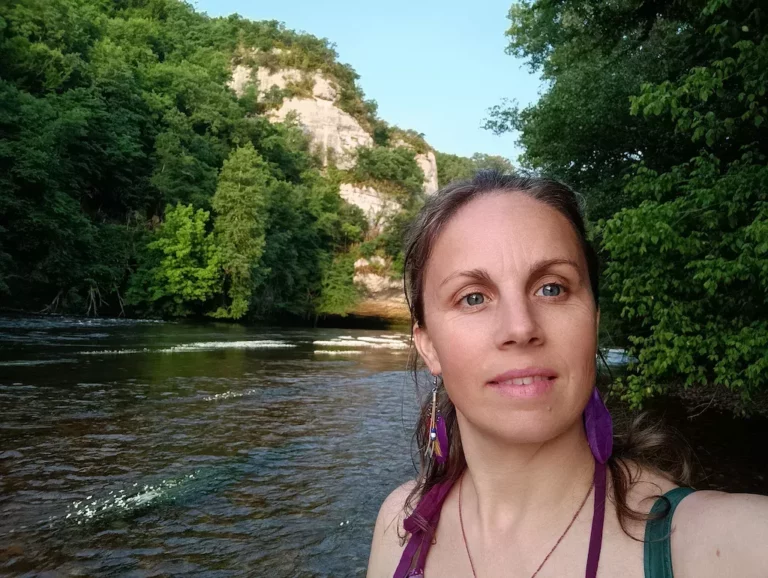 La Messagere Voyageuse Enchanteresse des Mondes Symbaya 768x578