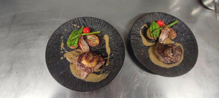 Tournedos Rossini sauce Perigueux petits legumes du jardin 768x346