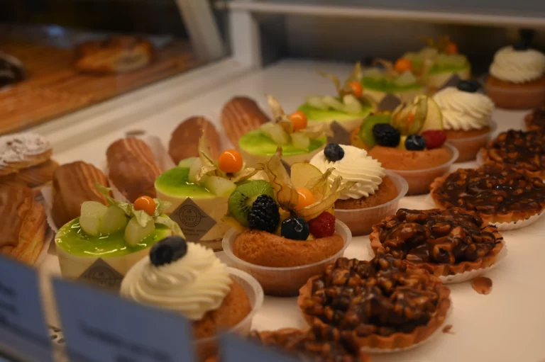 aux caprices dAntan nontron patisserie 768x511