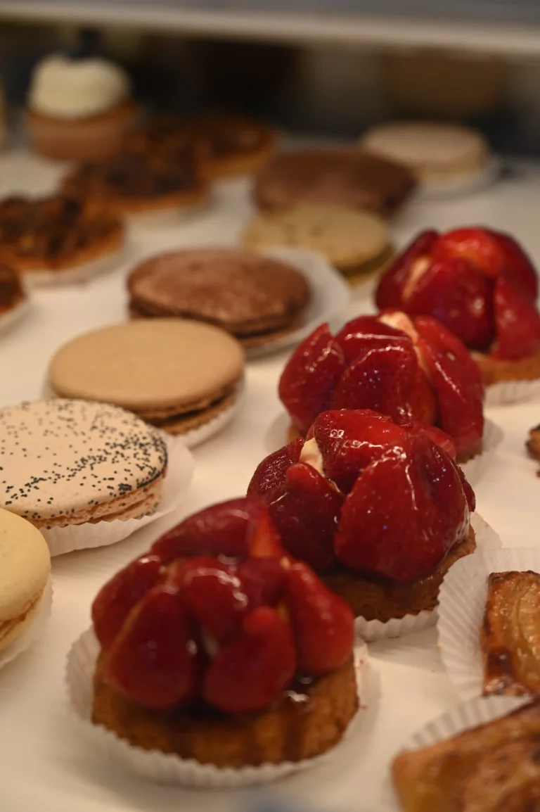 aux caprices dAntan nontron patisserie2 768x1154