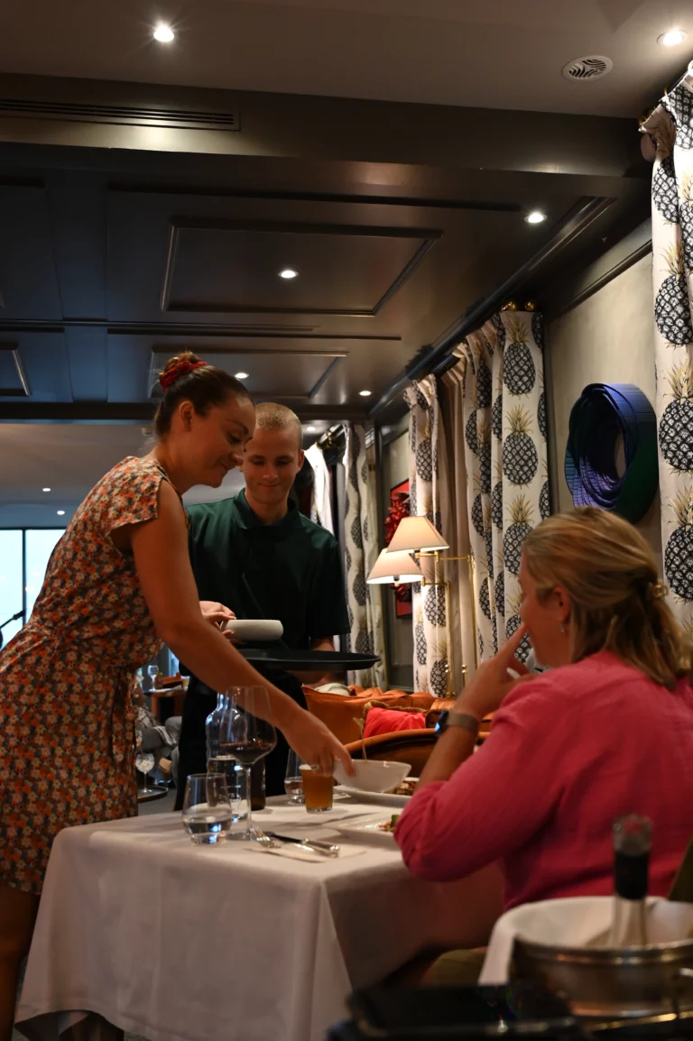 domaine rochebois vitrac service 768x1154