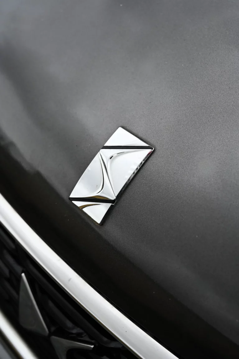 ewigo perigueux agence automobile logo 4 768x1154