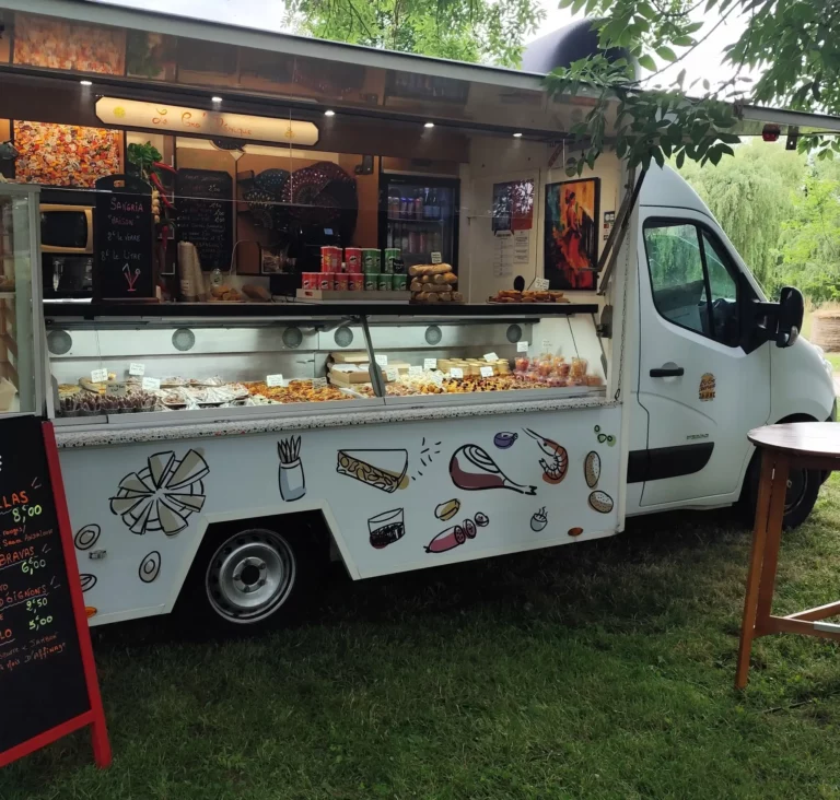 Le croIberique food truck traiteur espagnol camion 1 768x732