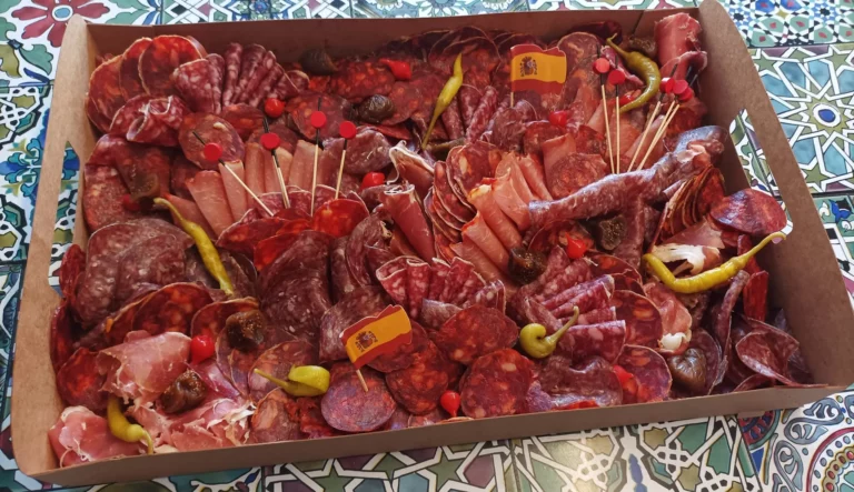 Le croIberique food truck traiteur espagnol charcuterie espagnol 768x443