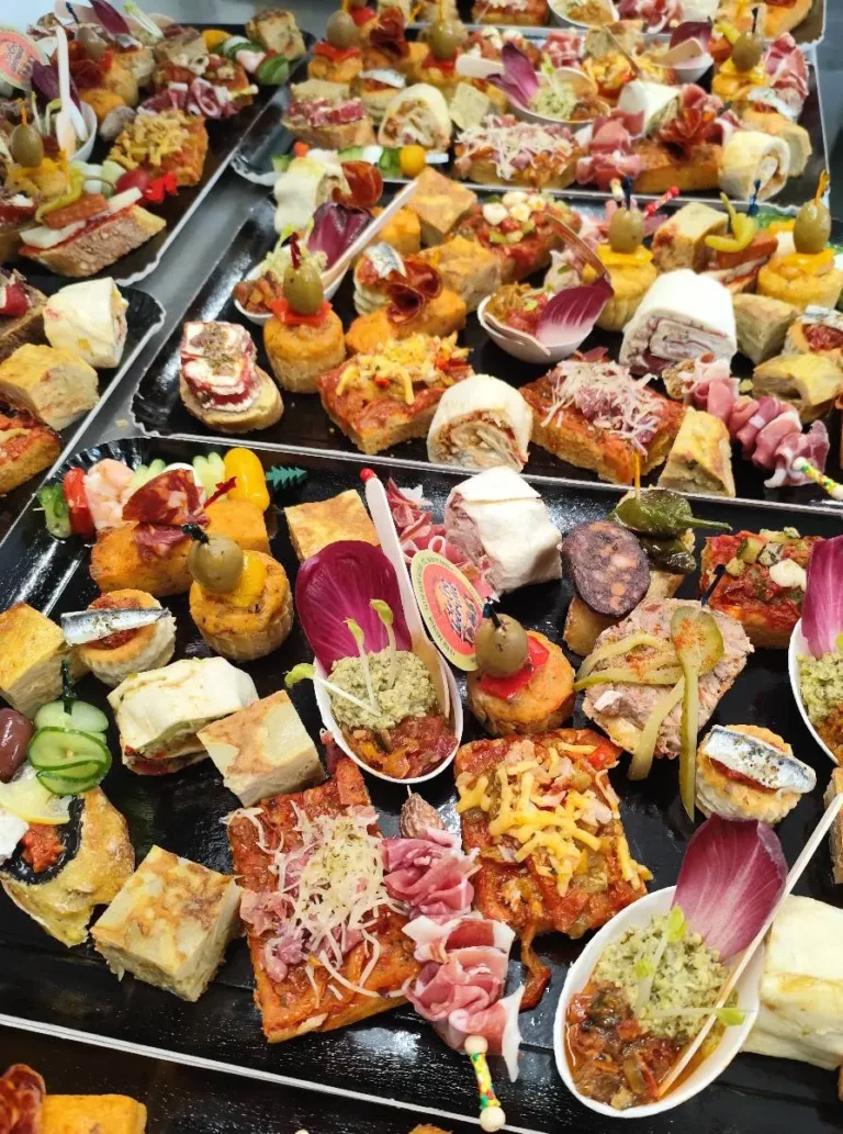Le croIberique food truck traiteur espagnol tapas 1 768x1033