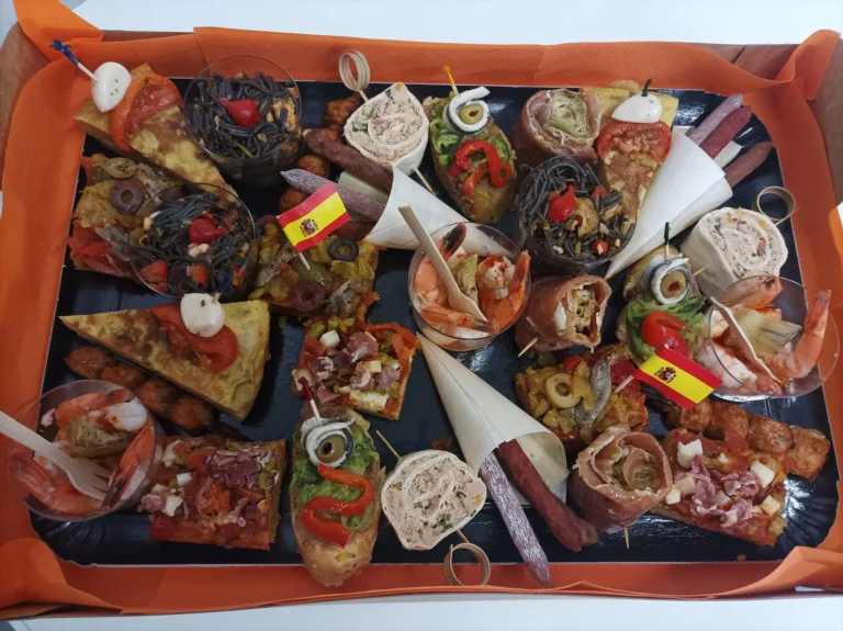 Le croIberique food truck traiteur espagnol tapas 10 768x575