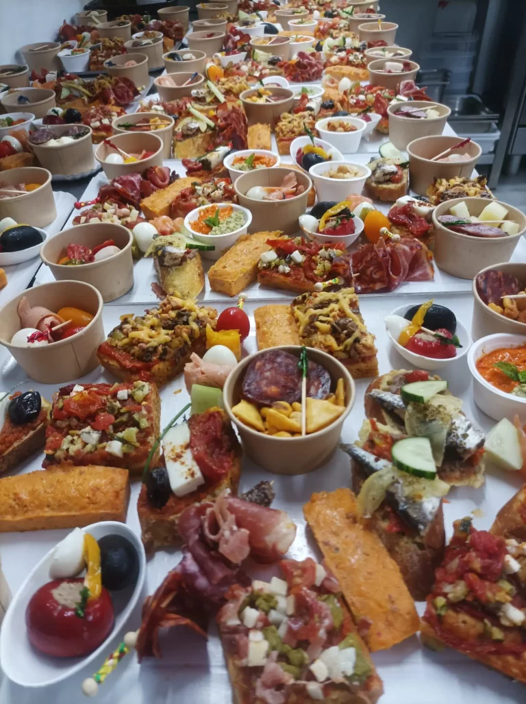 Le croIberique food truck traiteur espagnol tapas 4 768x1027