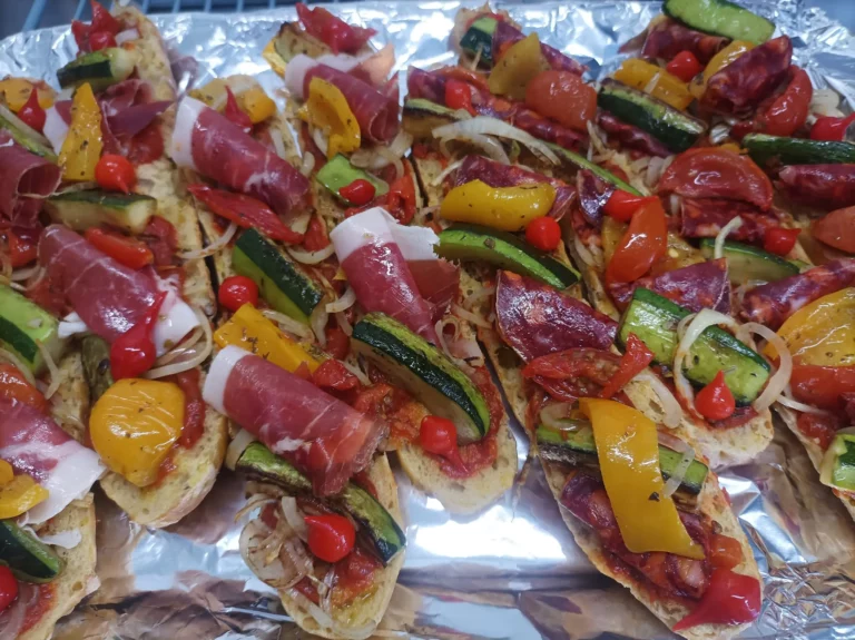 Le croIberique food truck traiteur espagnol tapas 5 768x575