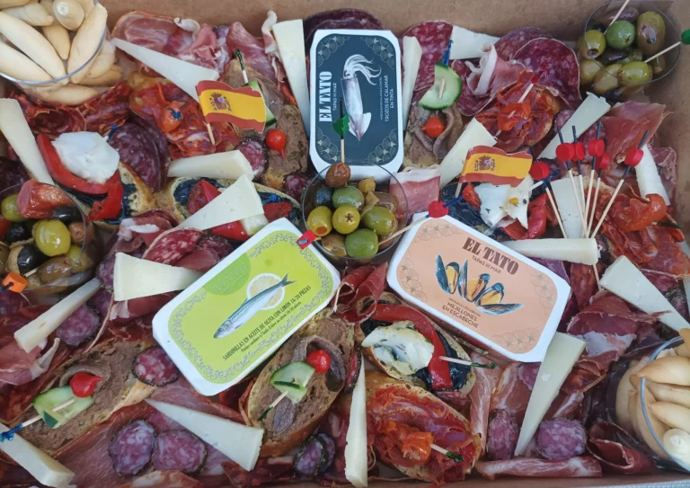 Le croIberique food truck traiteur espagnol tapas 7 768x543