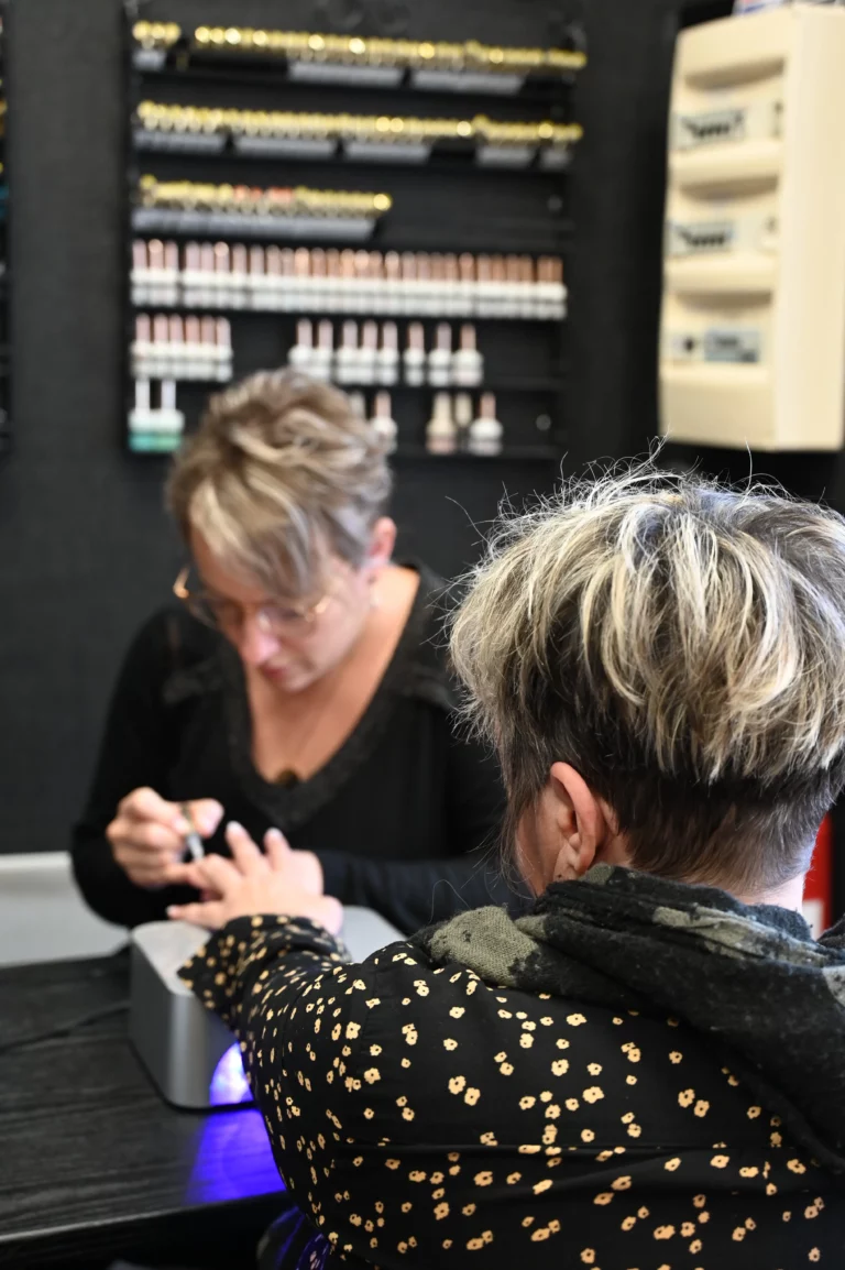 Les Fees de la Beaute thiviers noel Les Fees de la Beaute thiviers manucure 1 768x1154