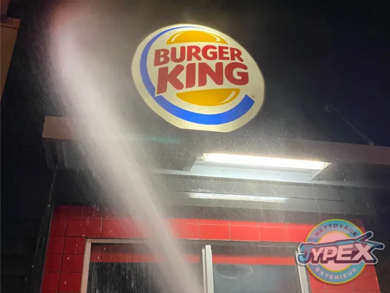 Nettoyage de bardage Burger King a la vapeur par Jypex Nettoyage 1064x800 1 768x577